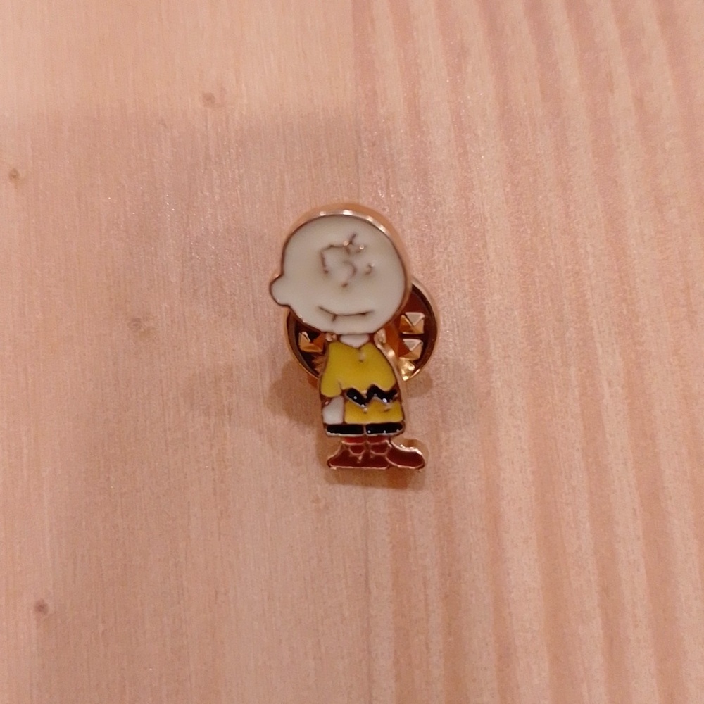 🆕 Peanuts Charlie Brown Enamel Pin Brooch Snoopy